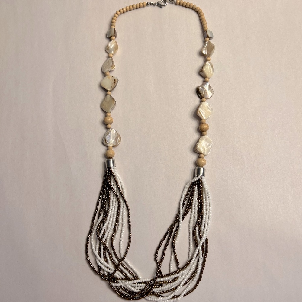 Lovely necklace natural look